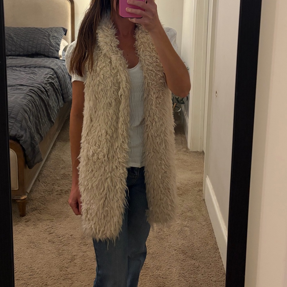 Listicle Cozy Beige Sherpa fur cream vest small